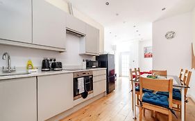Spacious Retreat 2-Bed In Popular Camden Town