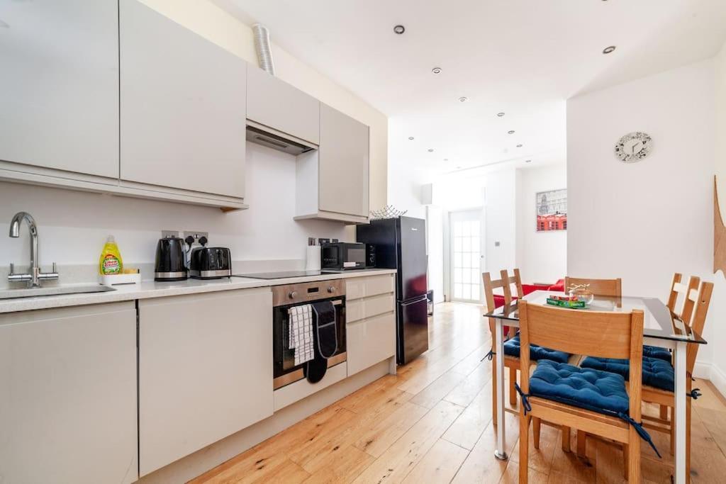 Spacious Retreat 2-Bed In Popular Camden Town London Exterior photo