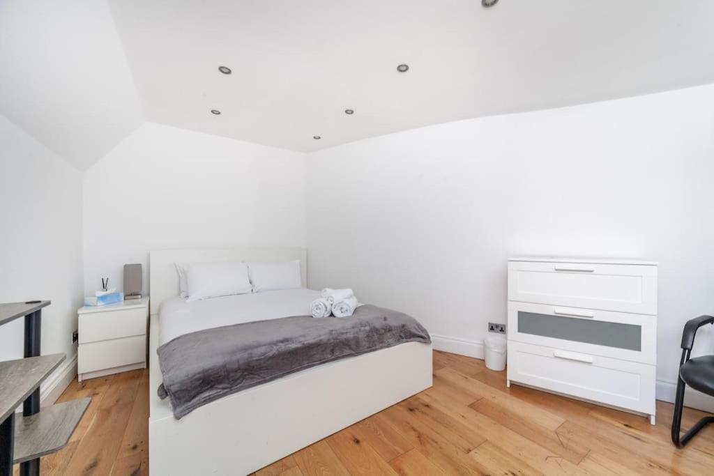 Spacious Retreat 2-Bed In Popular Camden Town London Exterior photo