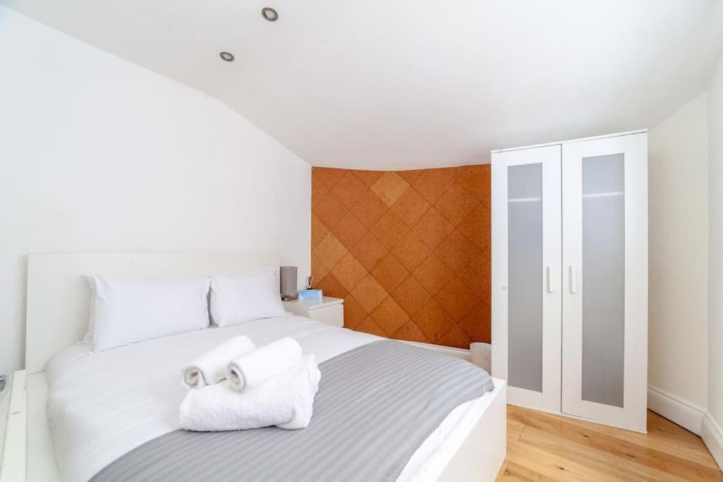 Spacious Retreat 2-Bed In Popular Camden Town London Exterior photo